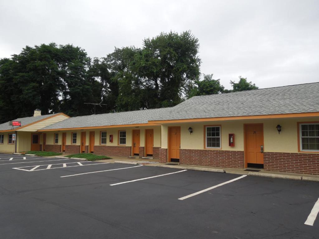 Sentinel Motel West Chester Exterior photo