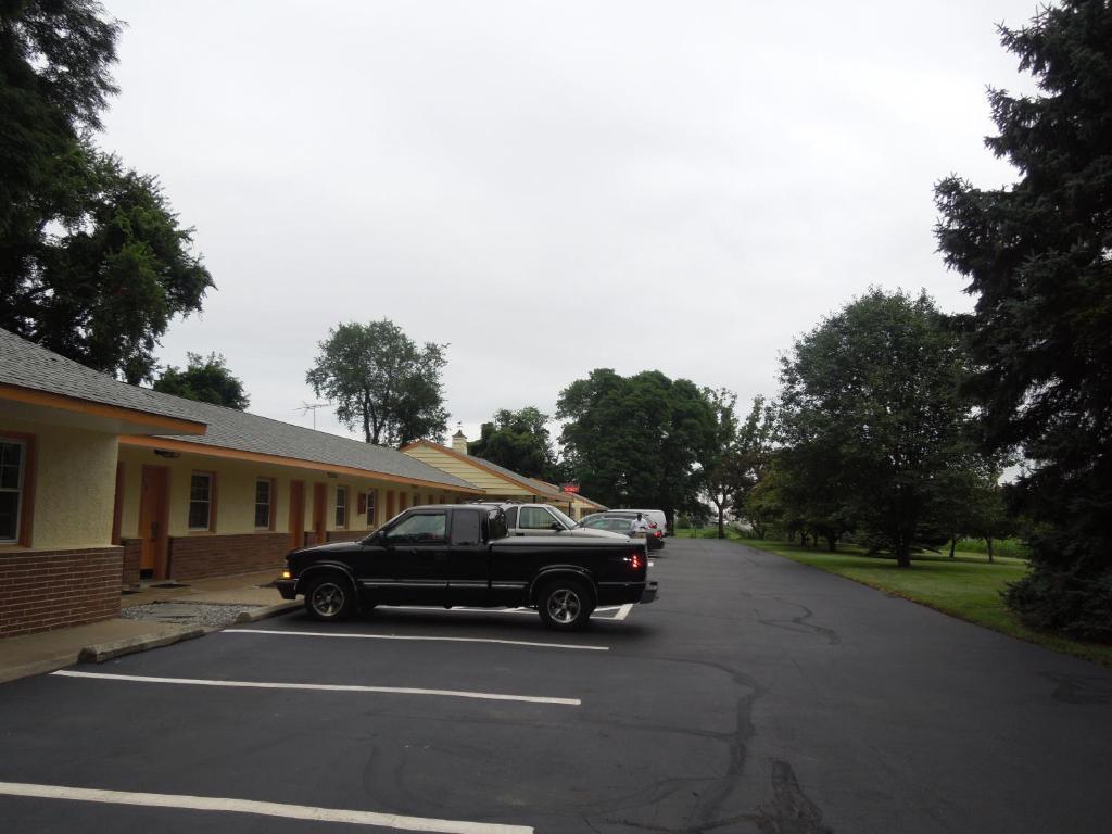 Sentinel Motel West Chester Exterior photo