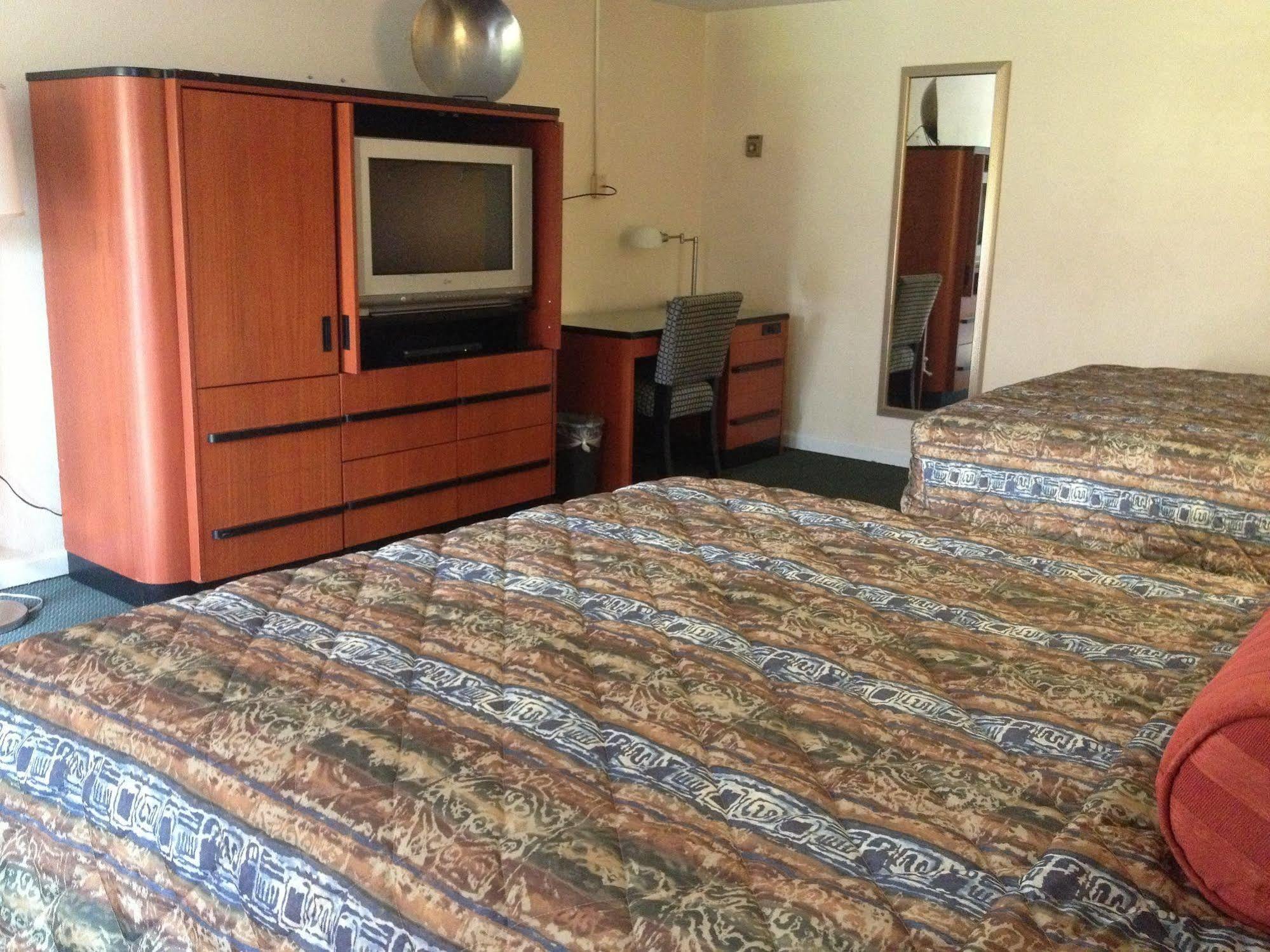Sentinel Motel West Chester Exterior photo