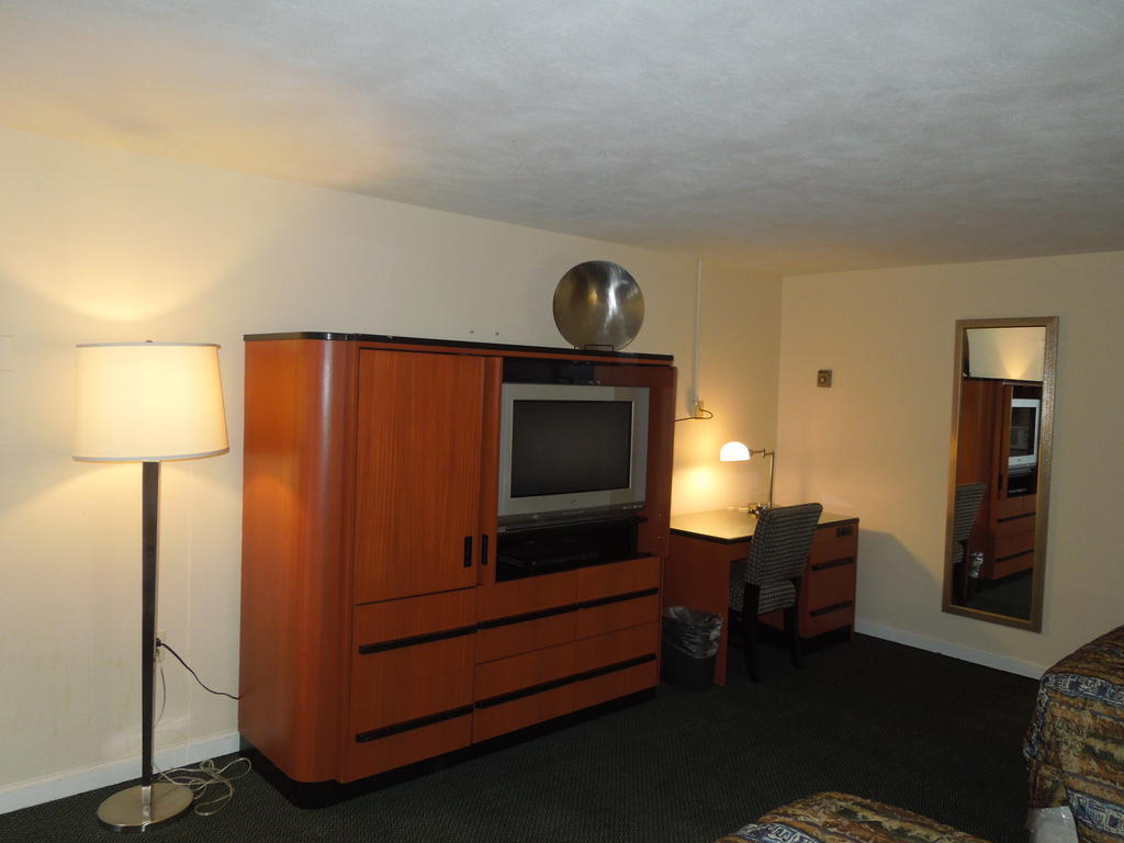 Sentinel Motel West Chester Exterior photo